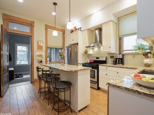 4052 Paulina St, Chicago IL 60613-2520 exterior