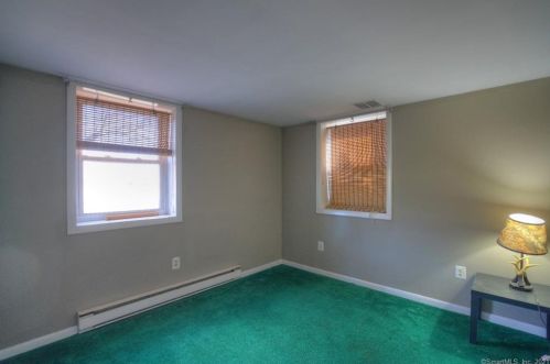 18 Comstock Ave, Uncasville CT 06382-2603 exterior