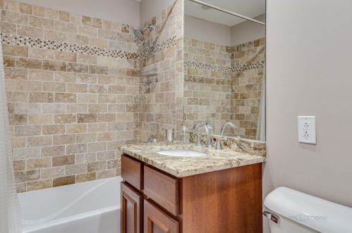 861 Linden Ave, Elmhurst IL 60126-5312 exterior