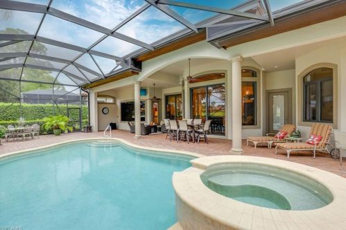 7733 Classics Dr, Naples FL 34113-3043 exterior