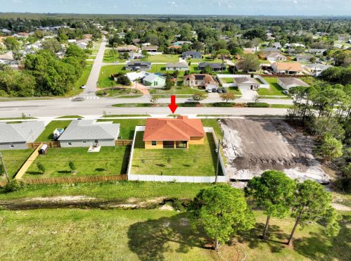 422 Airoso Blvd, Fort Pierce FL  34983-2063 exterior