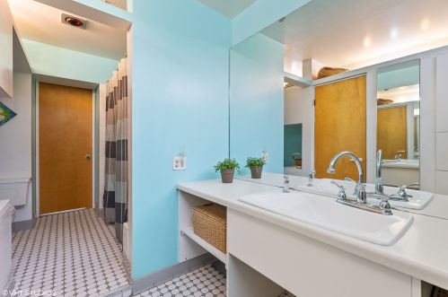 1014 Oakdale Ave, Chicago IL 60618-7324 exterior