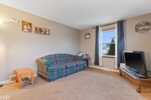 48186 Mdw Ln, New Baltimore MI 48051-2951 exterior