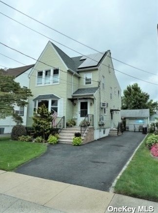 39 Gordon Rd, Valley Stream, NY 11581-2108