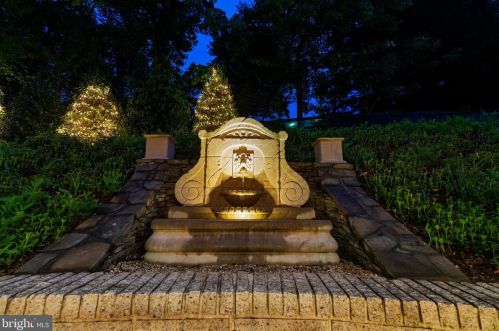 8751 Brook Rd, Mc Lean VA  22102-1507 exterior