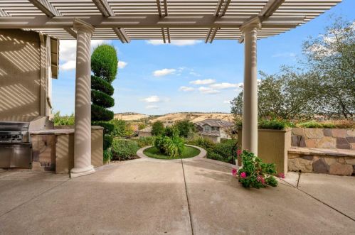 1251 Souza Dr, Folsom CA  95762-7559 exterior