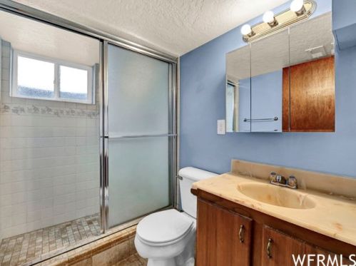 629 Pali St, Sandy UT 84070-0905 exterior