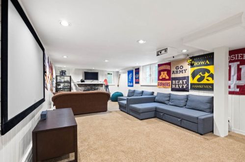 523 Carlisle Ave, Milwaukee WI 53217-4831 exterior