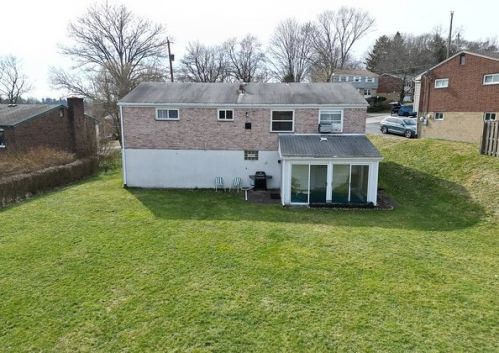 632 Macbeth Dr, Pittsburgh, PA 15235-4612