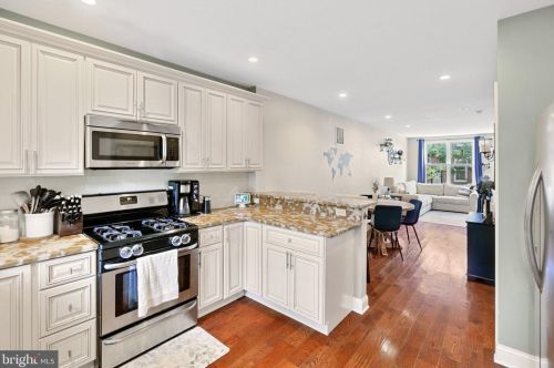 1924 Manton St, Philadelphia PA 19146-3811 exterior