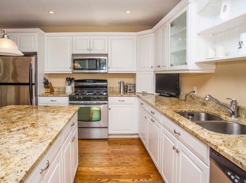 151 Allston Ave, Middletown RI 02842-5803 exterior