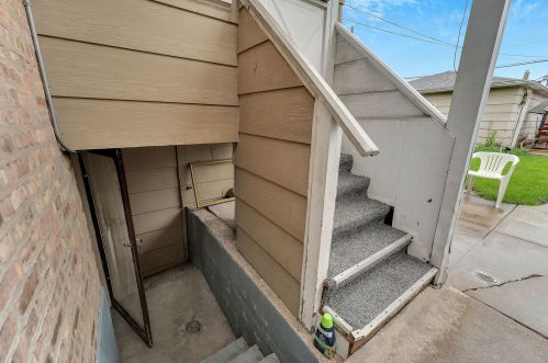 2825 Lotus Ave, Chicago IL 60641-3224 exterior