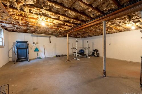 9 Pne Dr, Windsor CT 06095-3531 exterior