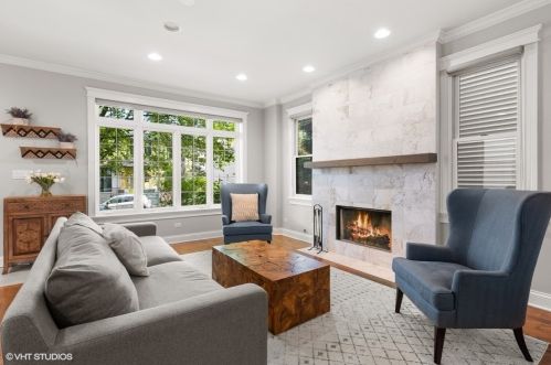 2127 Fletcher St, Chicago, IL 60618-6401