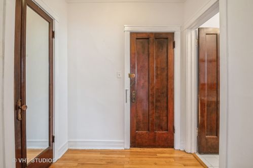 1462 Argyle St, Chicago, IL 60640-3547