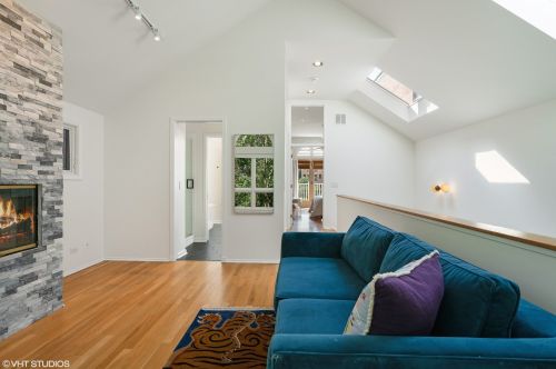 2710 Bosworth Ave, Chicago IL 60642-8062 exterior