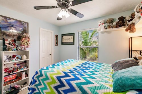 972 Haas Ave, Fort Pierce FL  34953-5611 exterior