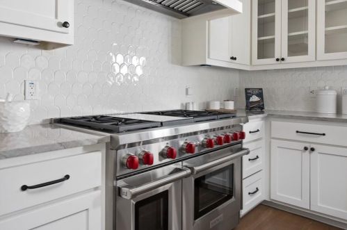 3919 Balcones Dr, Austin TX 78731-5414 exterior