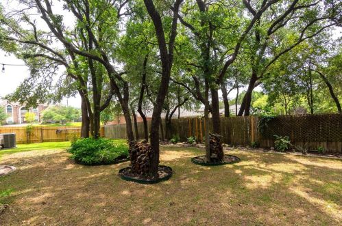 12504 Emerald Oaks Dr, Austin TX 78748 exterior