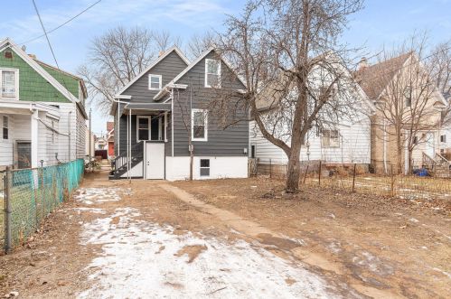 2812 8th St, Milwaukee WI 53215-3933 exterior