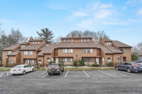 501 Scenic Ln, Poughkeepsie, NY 12603-6916