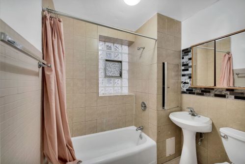 2946 Rockwell St, Chicago IL 60647-4087 exterior