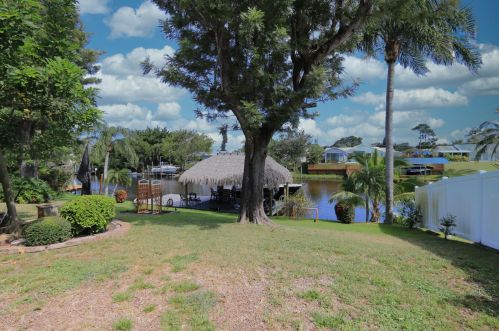 727 Calmoso Dr, Fort Pierce FL 34983-2208 exterior