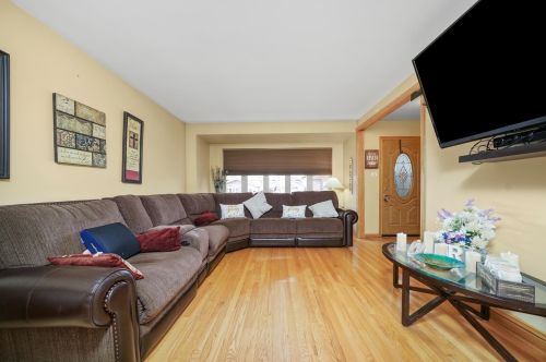 6129 Mcvicker Ave, Chicago IL 60638-4325 exterior