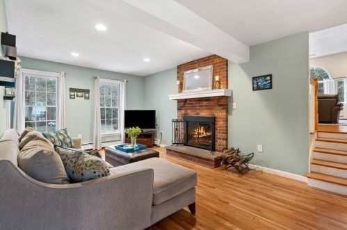 31 Candlestick Rd, North Andover MA 01845-3235 exterior