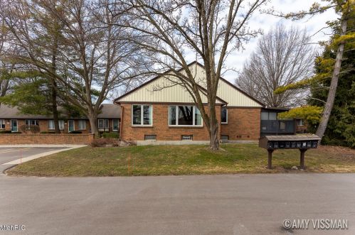 2335 Radcliff Vlg Dr, Grand Rapids MI 49546-5758 exterior