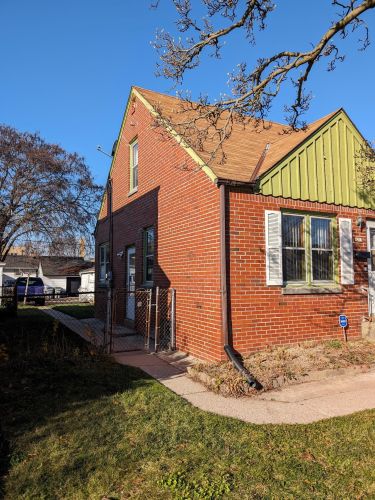 4215 49th St, Milwaukee, WI 53216-1307