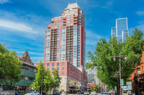 440 Broad St, Philadelphia PA  19146-4900 exterior