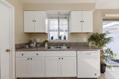 1407 Sycamore Ave, Tustin CA 92780-6279 exterior