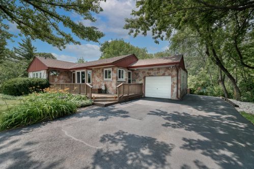 3225 112th St, Milwaukee, WI 53227-3921