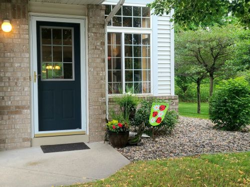 8745 Bechtel Ave, South Saint Paul, MN 55076-5157