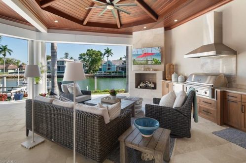 3243 Gin Ln, Naples FL 34102-7816 exterior