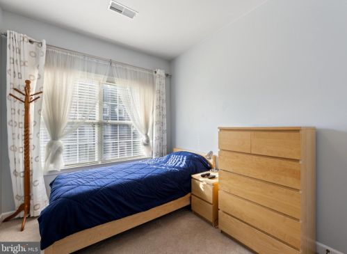 7585 Great Swan Ct, Alexandria VA 22306-2275 exterior