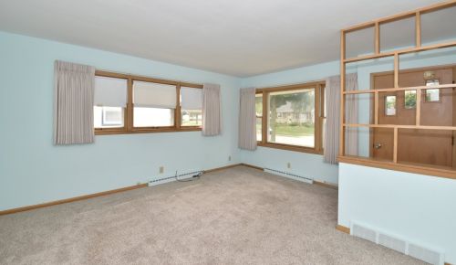 9356 Melvina St, Milwaukee, WI 53222-2537