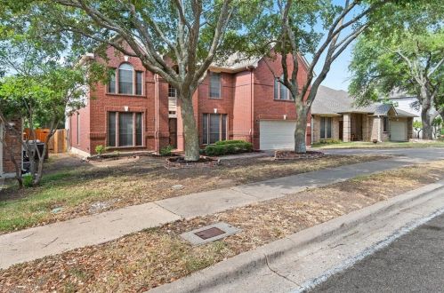 1601 Chasewood Dr, Austin TX  78727-3306 exterior