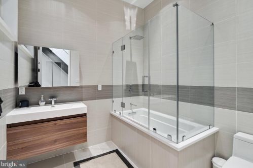 970-74 Leithgow St, Philadelphia PA  19123-1440 exterior