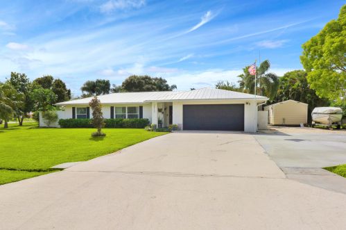 2910 Cates Cir, Fort Pierce FL  34952-5812 exterior