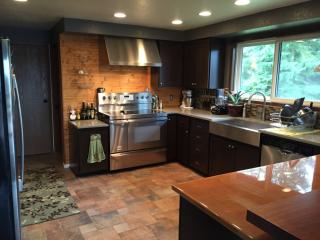 210 99th St, Seattle, WA 98108-4916