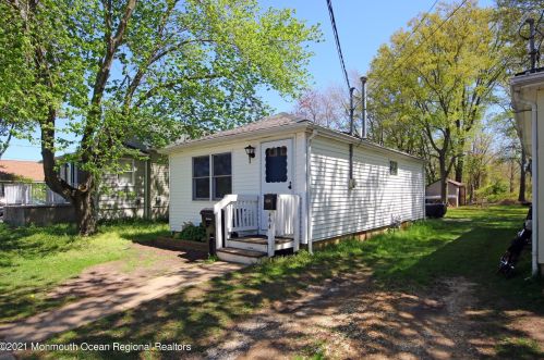 464 Prospect Ave, Middletown NJ  07748-5479 exterior