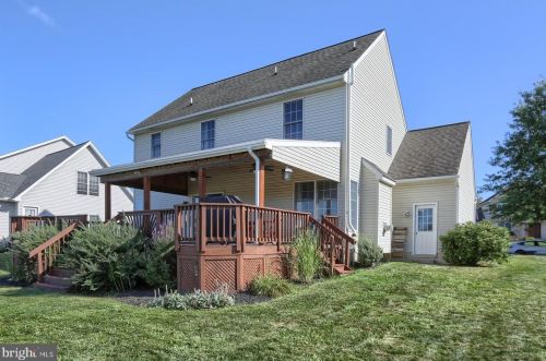 107 Doreen Dr, Hummelstown PA 17036-2725 exterior