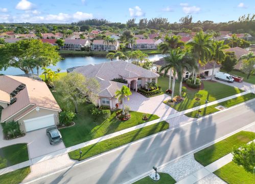 8281 Muirhead Cir, Boynton Beach, FL 33472-5064