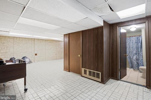 7907 Ivymount Ter, Rockville MD 20854-3753 exterior