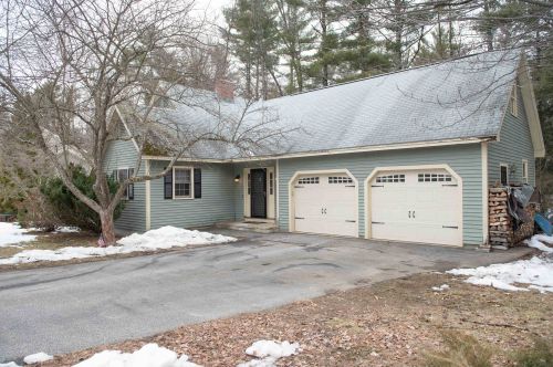11 Curtisville Rd, Concord, NH 03301-5907