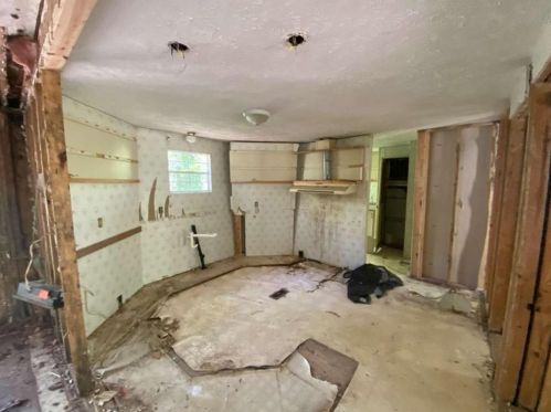 7423 Pleasant Hl Rd, Lithonia GA 30058-6360 exterior