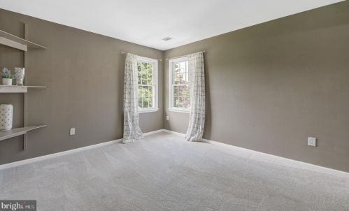 5 Cobblestone Ct, Columbus NJ 08022-1969 exterior