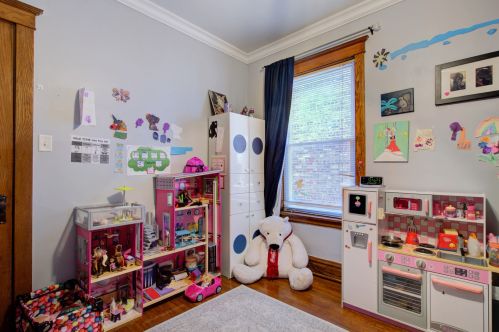 3817 Bernard St, Chicago IL 60618-3230 exterior